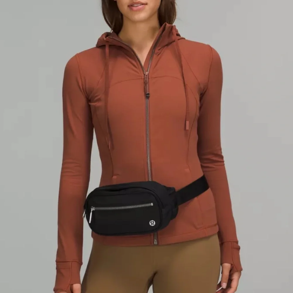 Lululemon Wunderlust Belt Bag - Picture 2 of 8